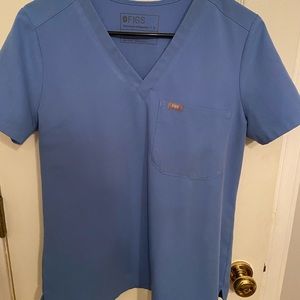 Figs scrub top size small